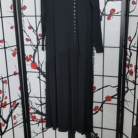 Vaara Full Coverage Long Sleeve Maxi Dress - Picture 2 of 10